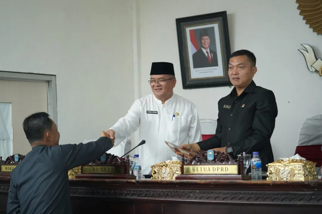 Sekda Kerinci Hadiri Rapat Gabungan dan Paripurna DPRD Terkait Pendapat Akhir Fraksi-Fraksi terhadap KUA-PPAS Perubahan APBD 2025
