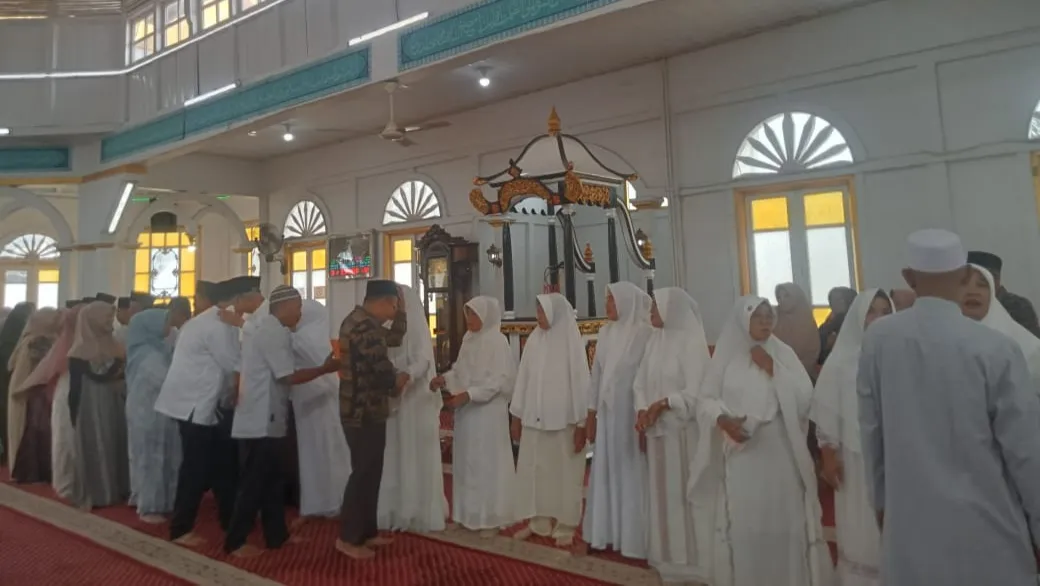 Acara Pelepasan Jamaah Haji Kecamatan Hamparan Rawang Berlangsung Khidmat dan Haru