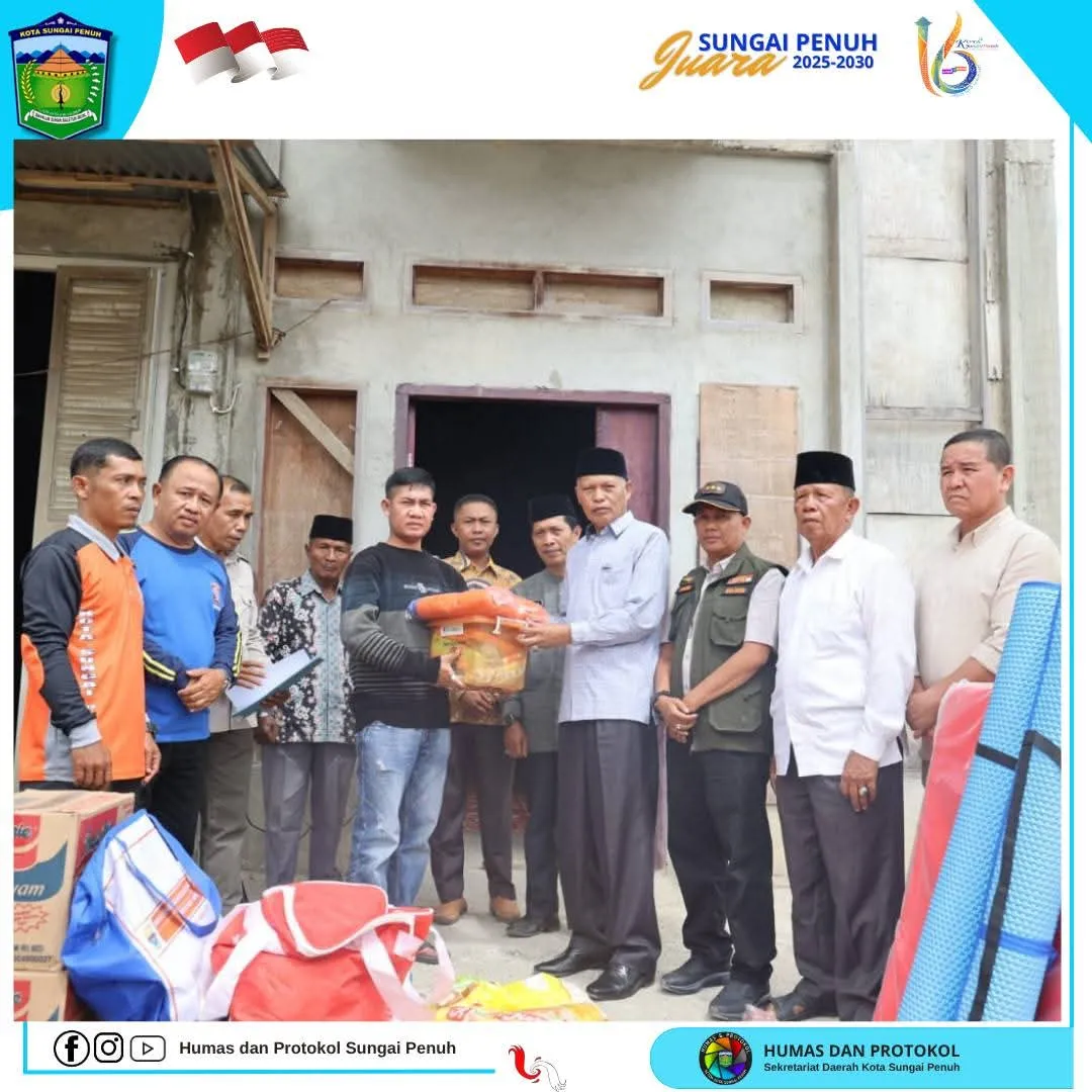 Wawako Azhar Hamzah Serahkan Bantuan Korban kebakaran Desa Limau Manis