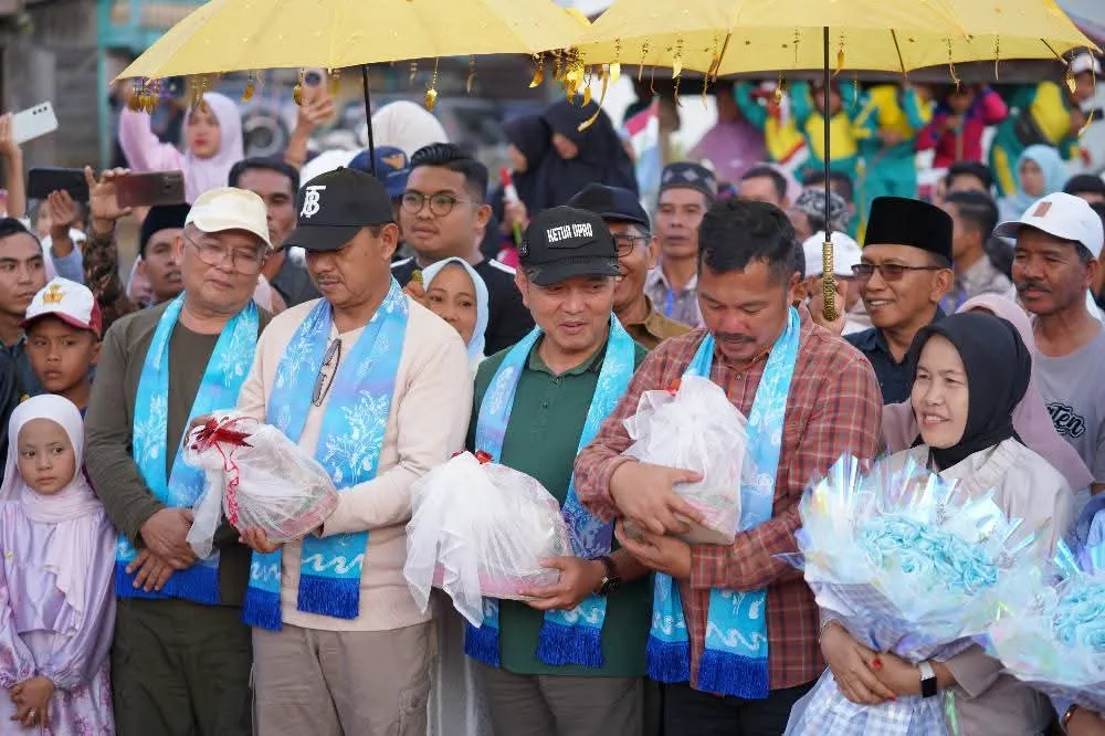 Warga Renah Pemetik Tumpah Ruah Sambut Bupati dan Wakil Bupati Kerinci dalam Acara “Bunga Desa”