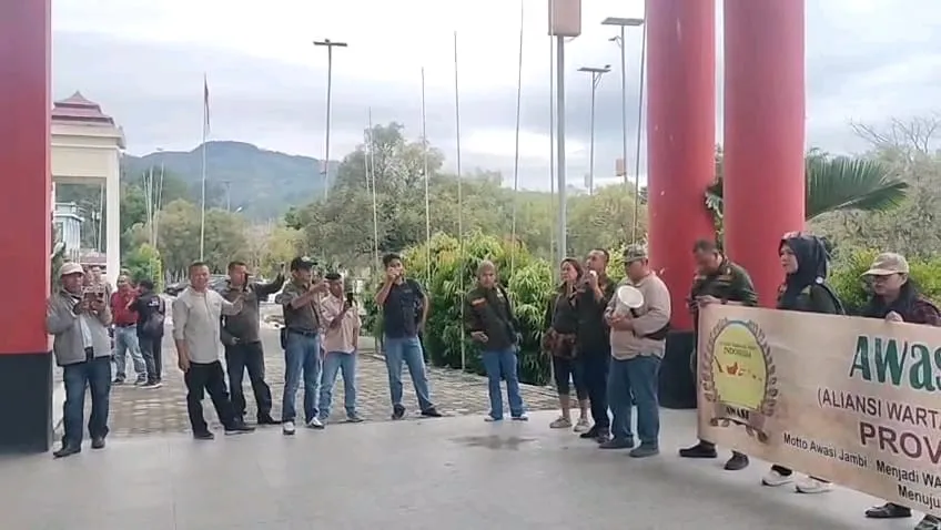 Dukung Pergerakan Gabungan LSM Sungai Penuh/ Kerinci, AWASI Jambi Gelar Aksi Di Kantor Walikota.