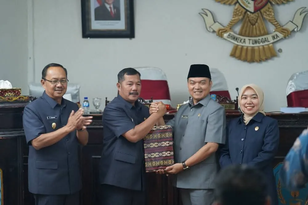 Rapat Paripurna DPRD, Bupati Kerinci Sampaikan Pidato Kebijakan Umum Anggaran dan PPAS Perubahan APBD 2025