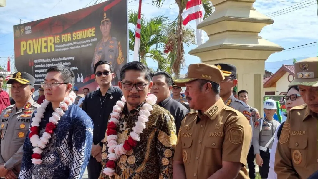 Bupati Kerinci Monadi Sambut Hangat Tim Kompolnas di Bandara Depati Parbo