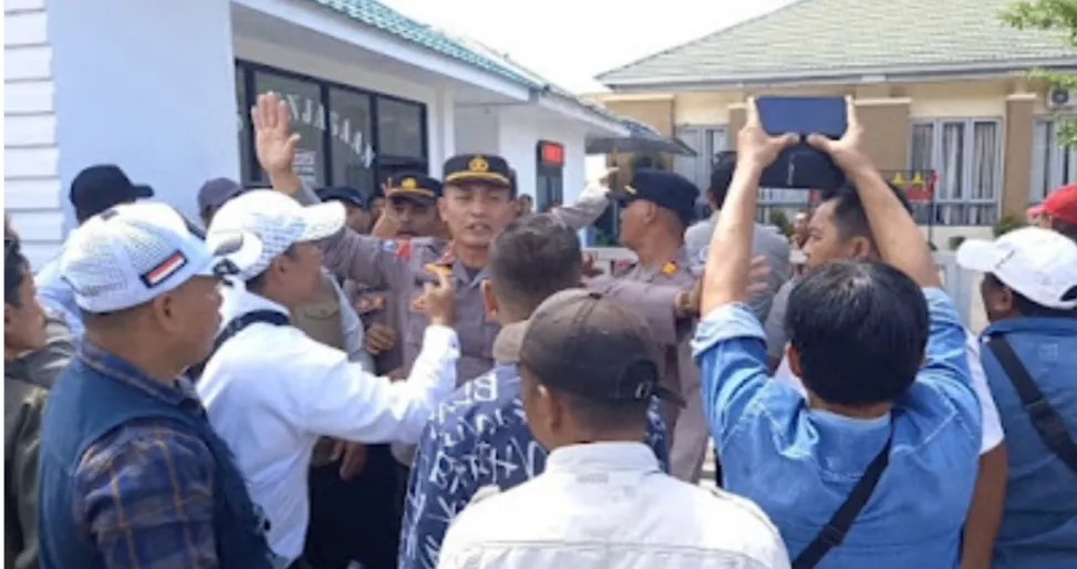 Aksi di Kejaksaan Sempat Memanas, Oknum Kejaksaan Diduga Pukul Pendemo