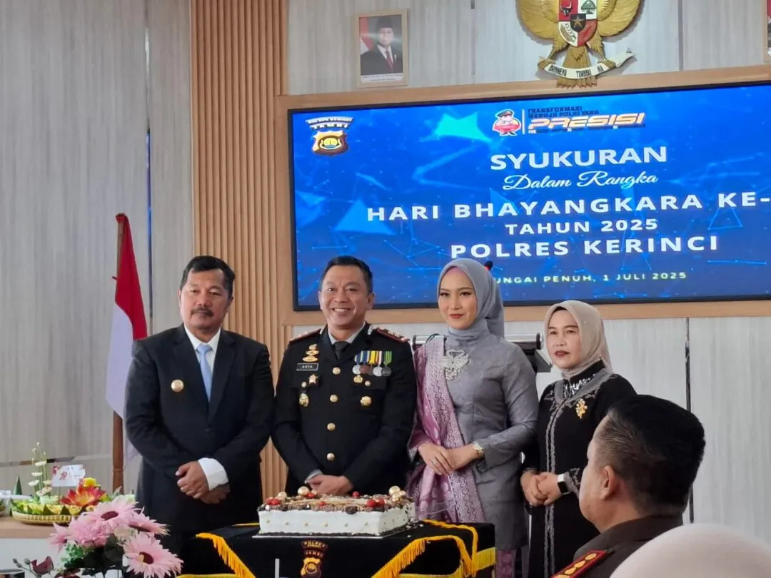 Bupati Kerinci Hadiri Upacara Hari Bhayangkara ke-79, Apresiasi Polres Kerinci Wujudkan Polri Presisi