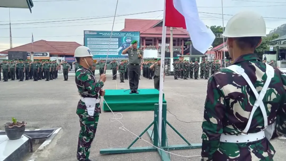 Dandim 0417/Kerinci Pimpin Upacara 17-an dan Serahkan Penghargaan Babinsa Teladan