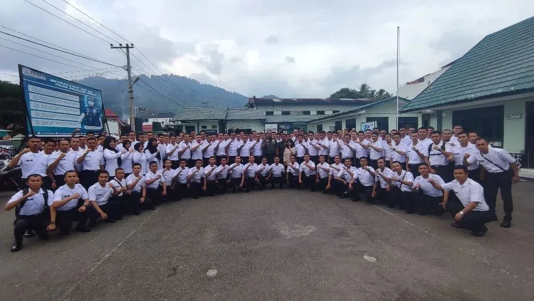 Dandim 0417/Kerinci Letkol Inf Eko Budiarto, S.I.P., M.I.P. Menerima Laporan Penyelesaian Pendidikan SPPI