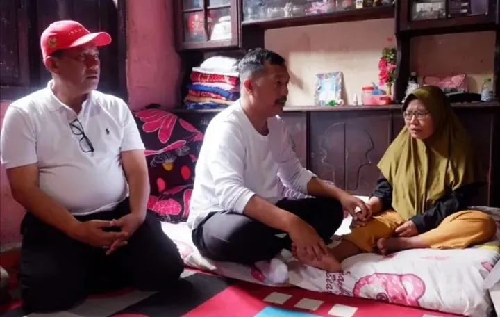 Bupati Kerinci, Monadi Sambangi Kediaman TKW Asal Koto Lebuh Tinggi, Wujudkan Kepedulian kepada Pahlawan Devisa