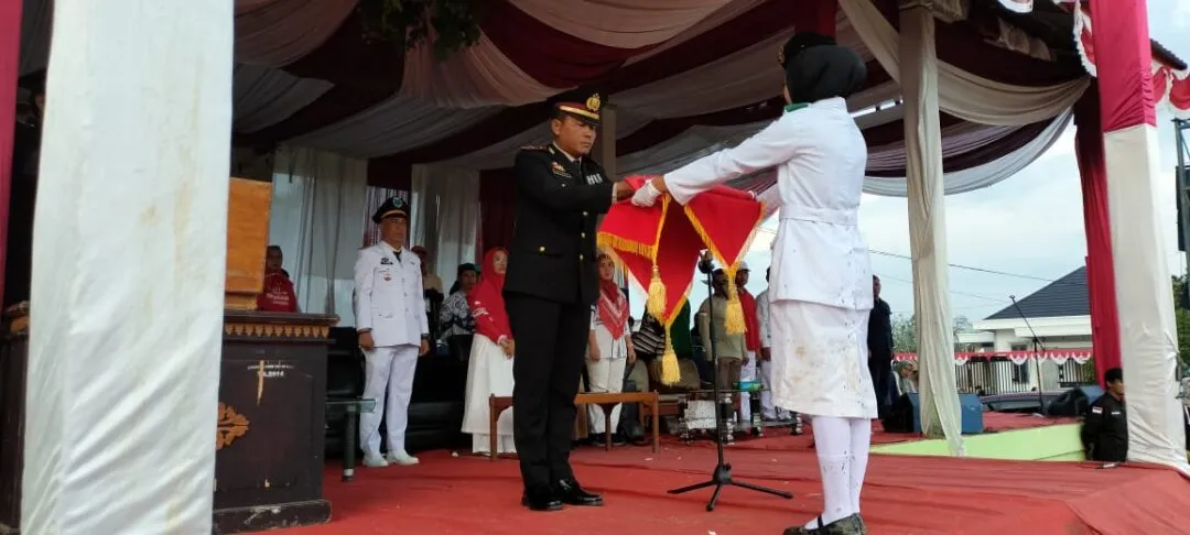 Penurunan Bendera Merah Putih Dalam Rangka Memperingati Hari Kemerdekaan RI ke-80 di Batin XXIV Berjalan Sukses