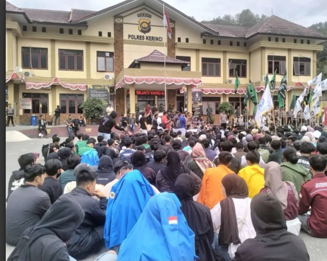 Ratusan Gabungan Mahasiswa Geruduk Polres Kerinci dan Kantor DPRD, Mahasiswa: Stop Penindasan