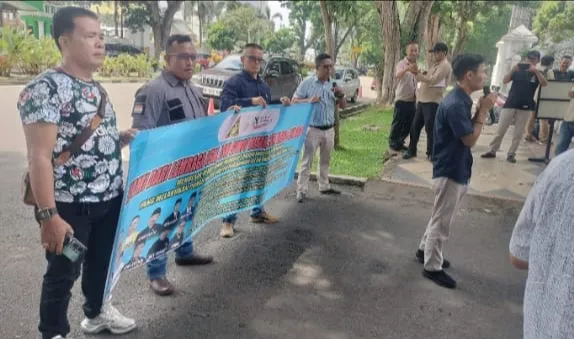 Pendemo Tantang Nyali Kejati, Tersangkakan Dewan, Sekwan dan Konsultan Dalam Kasus PJU Kerinci