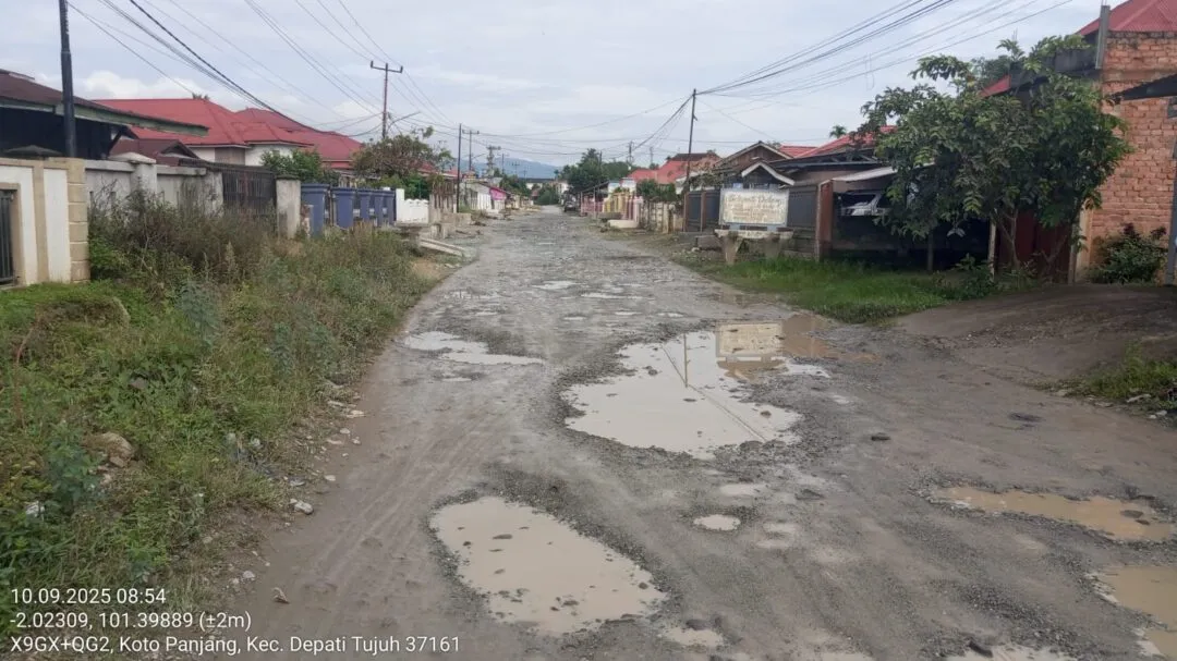 Rusak Parah, Jalan Kecamatan Depati Tujuh Butuh Perhatian Pemerintah Kabupaten Kerinci