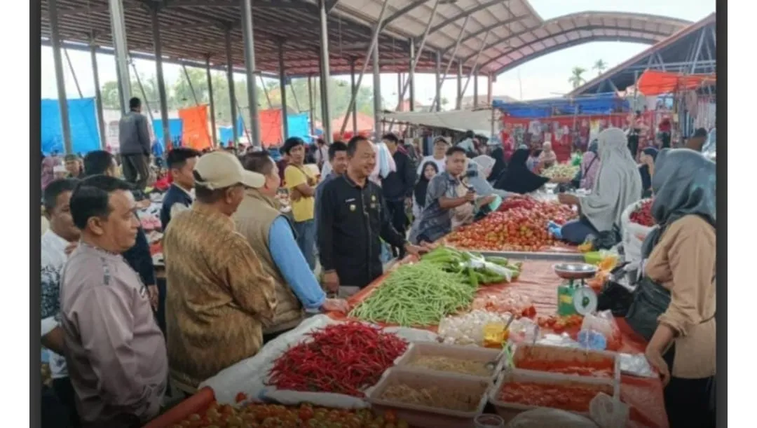 Wabup Murison Pimpin Operasi Pasar di Tradisional di Hiang Memastikan Harga Pokok Tetap Terjangkau Oleh Masyarakat Kerinci