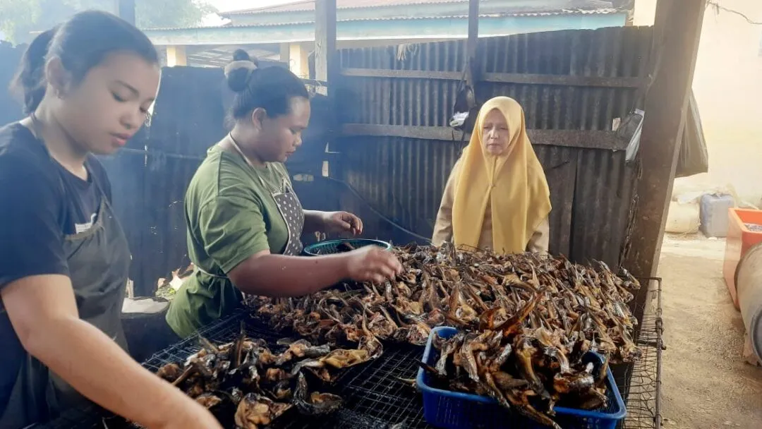 ​Dinas Peternakan dan Perikanan Kota Sungai Penuh Dorong Kualitas Lele Asap Lokal