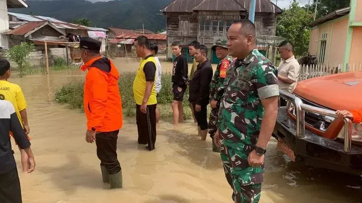 Dandim 0417/Kerinci Tinjau Langsung Lokasi Banjir di Desa Lubuk Suli