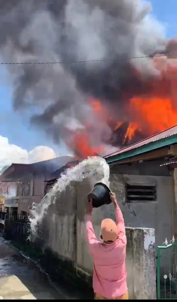 Breaking News! Dua Rumah Ludes Terbakar di Desa Tanjung Mudo Penawar