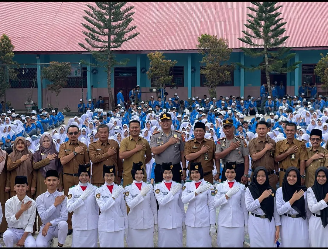 Kapolres Kerinci Pimpin Upacara di SMAN 1 Sungai Penuh, Tekankan Pentingnya Menjaga Marwah Sekolah dan Jauhi Narkoba