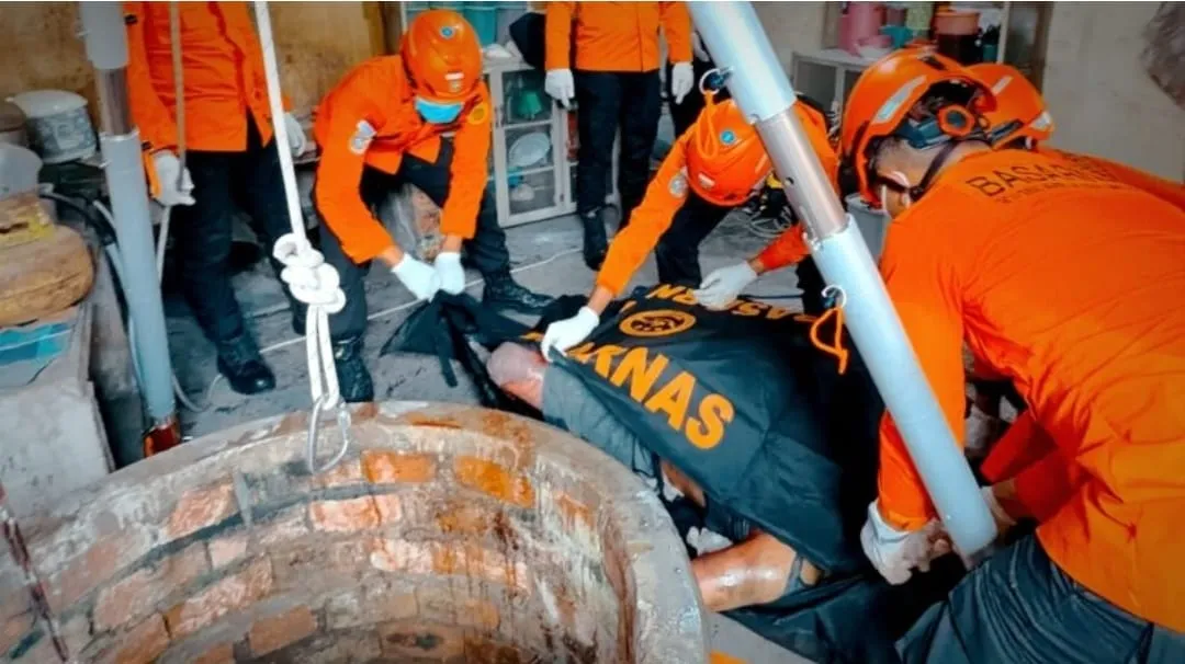 Warga Muaro Jambi Ditemukan Meninggal di Dalam Sumur, Tim SAR Evakuasi Korban
