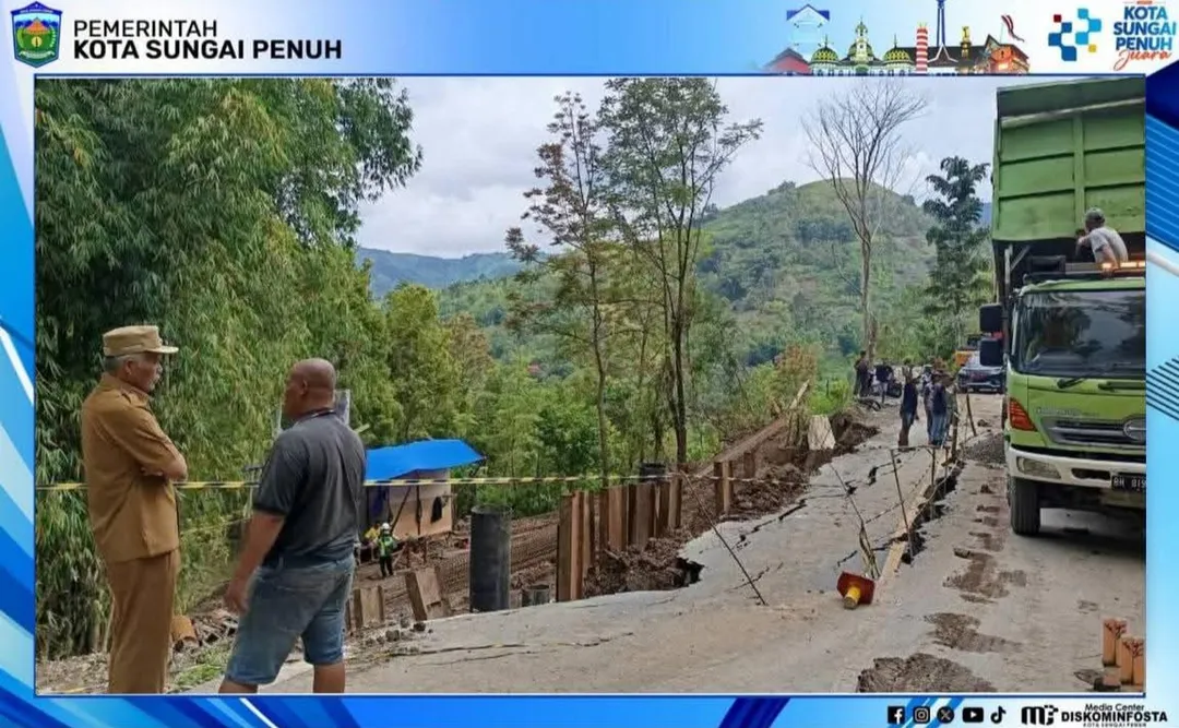 Longsor di Puncak KM 4, Wawako Azhar Hamzah Pantau Langsung Perbaikan Jalan
