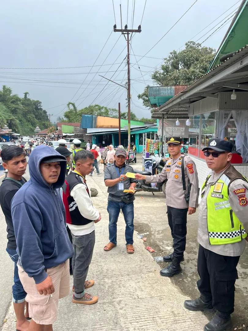 RESPON CEPAT VIRAL PUNGLI, POLRES KERINCI TURUN KE LAPANGAN TERTIBKAN TARIF PARKIR WISATA