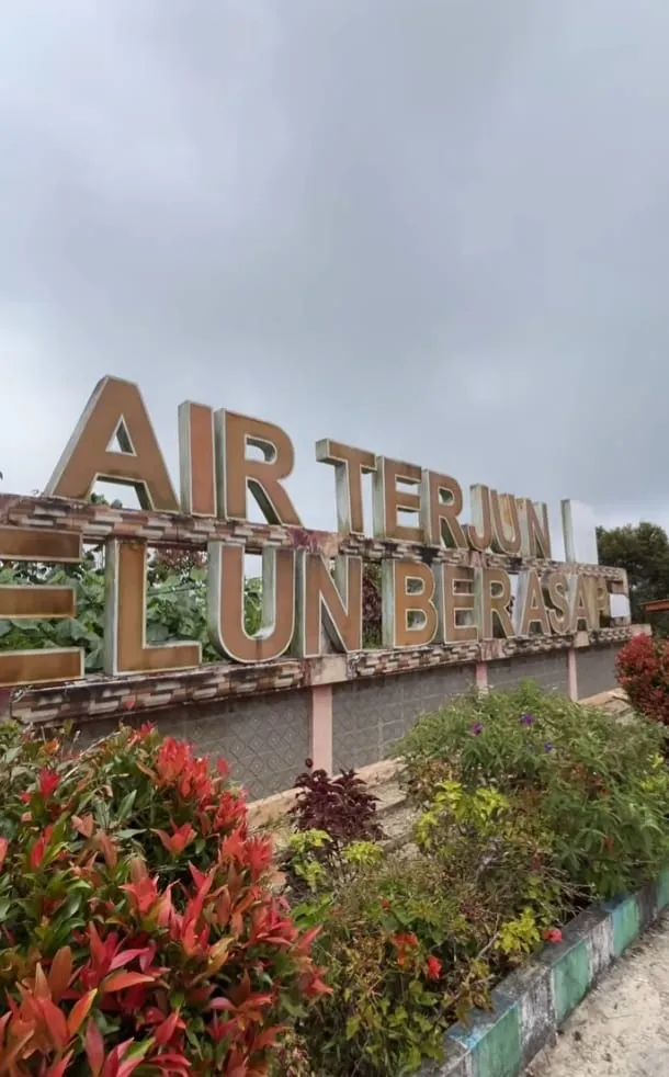 Setelah Viral dan Heboh, Parkir Roda 4 di Gratiskan di Objek Wisata Air Terjun Telun Berasap