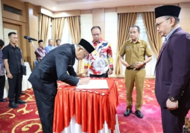 dr.Rofi Irman Resmi Dilantik Jabat Direktur RSUD M.H.A.Thalib, Debi Zartika Bergeser Ke Dirut RSUD H.Bakri