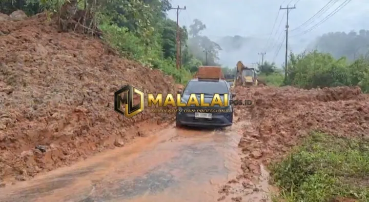 Longsor Besar di Muara Hemat, Akses Lalu Lintas Kini Sudah Mulai Bisa Dilalui