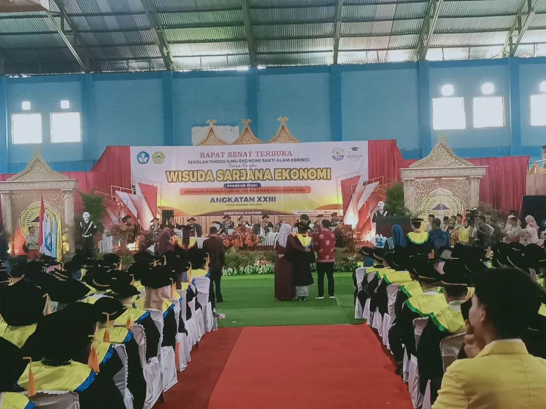STIE SAK Wisuda 313 Sarjana, Siapkan Generasi Ekonomi yang Siap Bersaing.