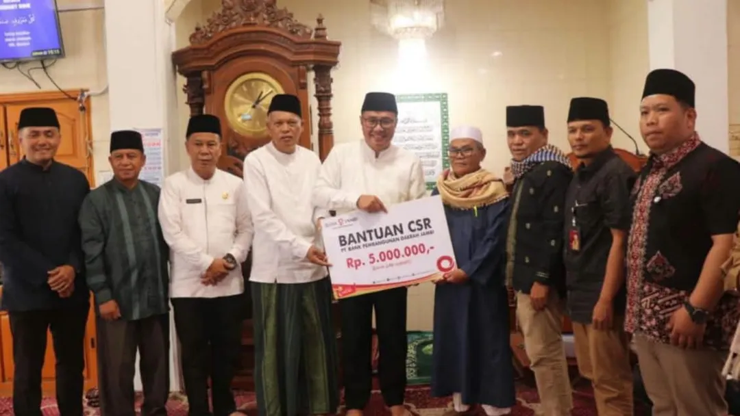 Safari Jumat di Sumur Anyir, Wako Alfin Ingatkan Warga soal Sampah dan Kabut Asap